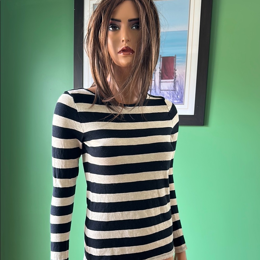 💛💛EUC LOFT Black and Cream Fitted Long Sleeve Pullover Top💛💛
